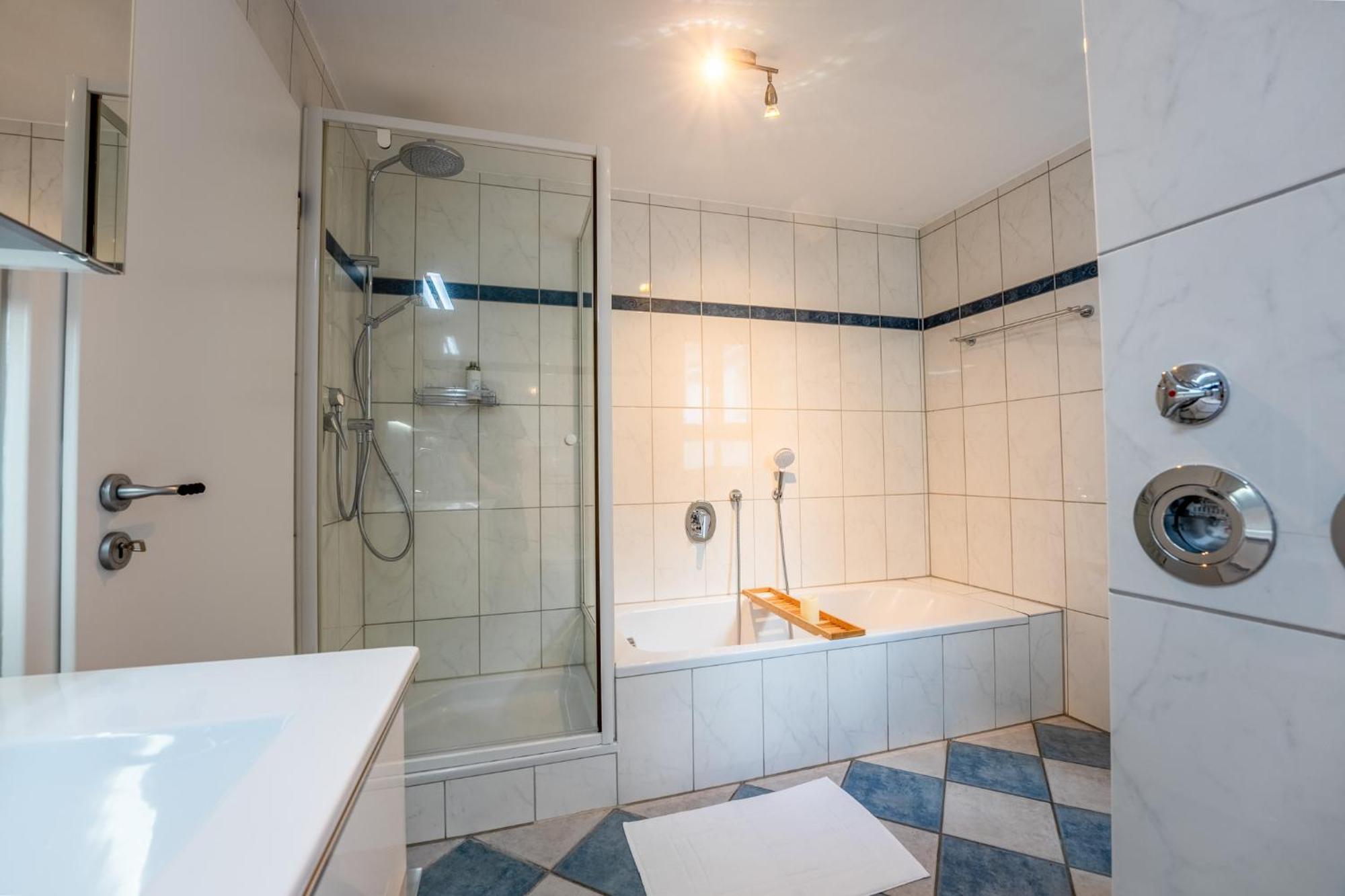 Schlossberg Residences - Markplatz City-Apartment Weinheim Extérieur photo